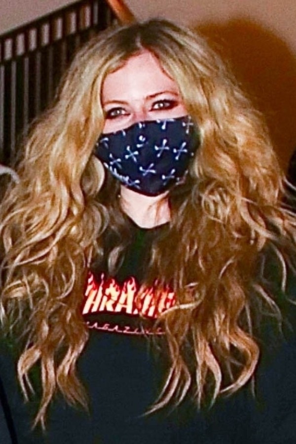 アヴリル ラヴィーン ラッパーのモッド サンと交際中 パンキッシュな私服コーデでディナーデート 海外セレブファッションブログ 最新スナップ おしゃれ情報が盛り沢山 Dailycelebritydiary