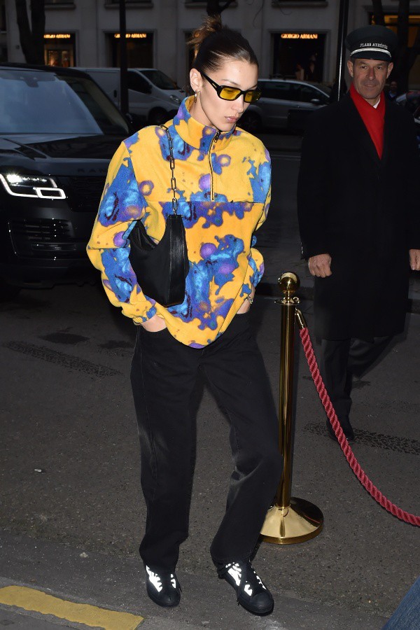ベラ ハディッド 海外セレブが着用 ステューシーのフリースプルオーバーを使ったストリートコーデ 海外セレブファッション ブログ 最新スナップ おしゃれ情報が盛り沢山 Dailycelebritydiary