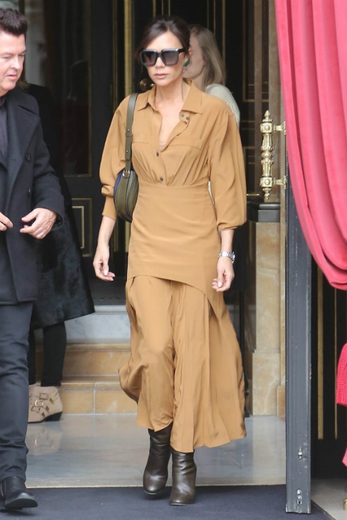 ヴィクトリア ベッカム 大人女子のマストアイテム エレガントなシャツワンピースでお出かけ 海外セレブファッションブログ 最新スナップ おしゃれ情報が盛り沢山 Dailycelebritydiary