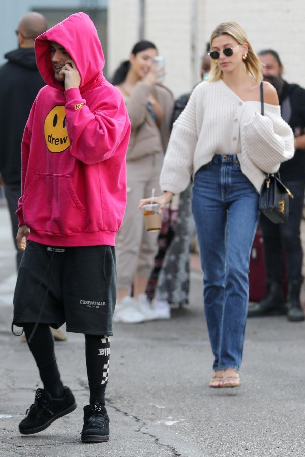 ヘイリー ビーバー ジャスティン ビーバー夫妻 カーディガン 美脚デニムの私服姿で朝食デート 海外セレブファッションブログ 最新スナップ おしゃれ情報が盛り沢山 Dailycelebritydiary