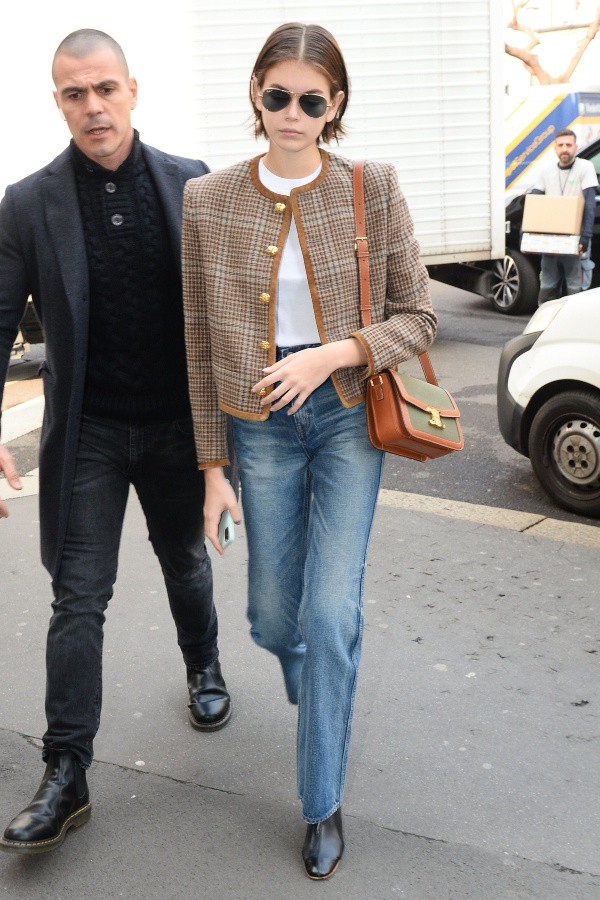 カイア ガーバー クラシカルムードなツイードジャケットにデニムを合わせたレトロカジュアルコーデ 海外セレブファッション ブログ 最新スナップ おしゃれ情報が盛り沢山 Dailycelebritydiary