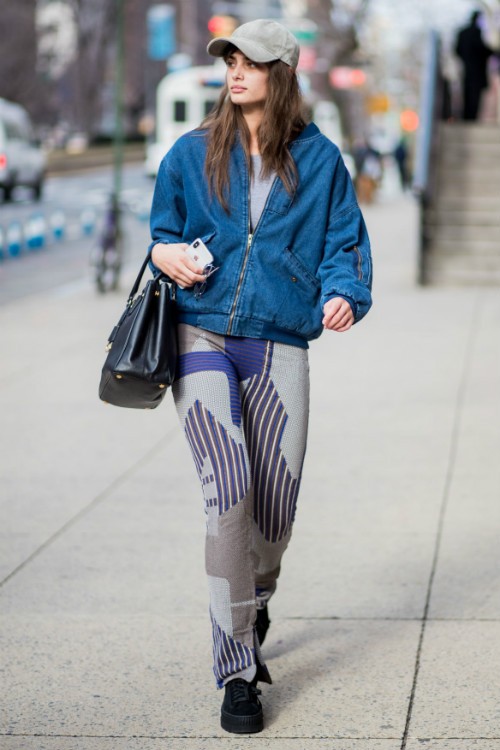 テイラー ヒル Nyファッションウィーク最終日 グレー ブルーのバイカラーコーデでお出かけ 海外セレブファッション ブログ 最新スナップ おしゃれ情報が盛り沢山 Dailycelebritydiary