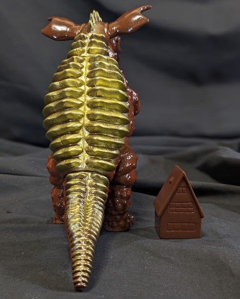 バラゴン＋山小屋（マーミット）ビニパラベビー未開封ソフビフィギュア