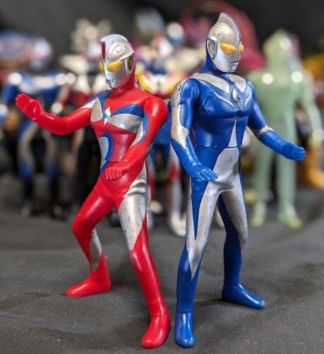 ウルトラマンコスモス＆登場怪獣・宇宙人ソフビフィギュア（バンダイ）41体セット＋ ウルトラマンコスモス＆登場怪獣・宇宙人（バンダイ）ソフビフィギュア