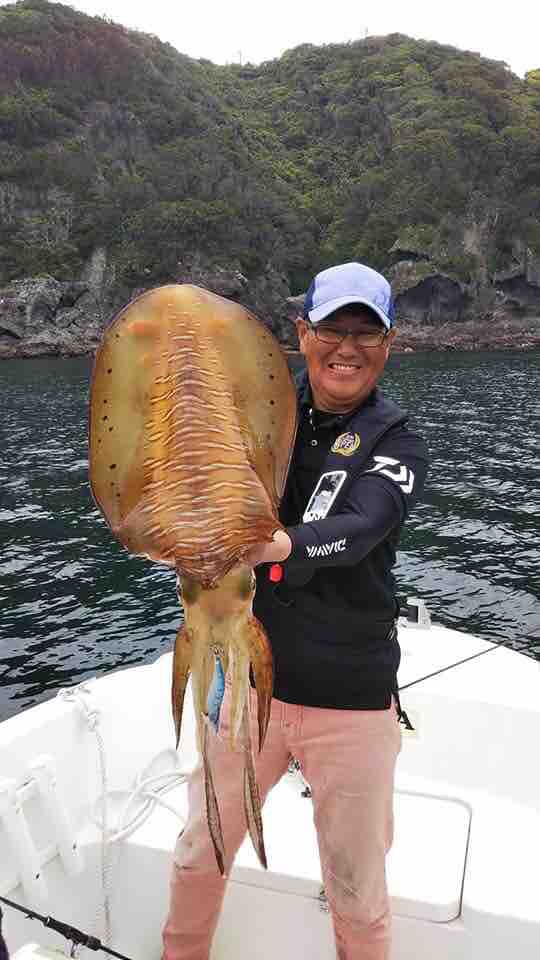 ３キロ超えアオリイカ エメラルダスで大爆釣 今週のみや