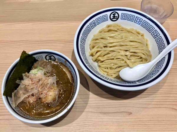 中華そば つけめん 玉（ぎょく） 新宿店」にて 店内打ち立て麺の