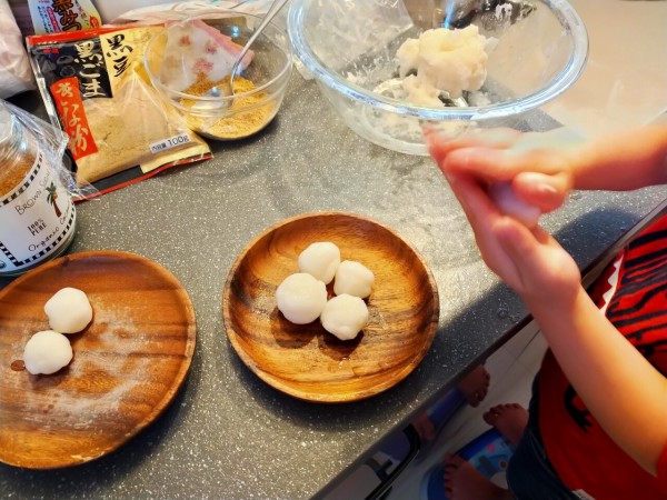 きびだんご風きな粉と黒蜜団子の作り方 超簡単レシピだし手づくりだから安心 安全 だもんでblog