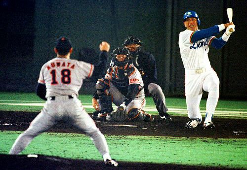 立浪 桑田の前で大人しすぎﾜﾛﾀｗｗｗ 野球のまとめサイト作るよ