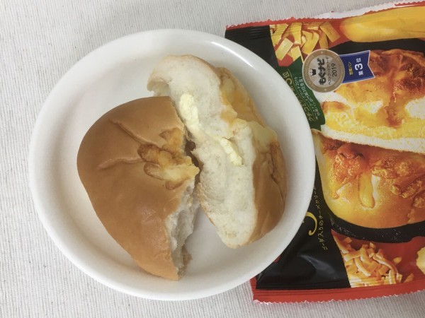 第一パン『チーズ好きの3種のチーズパン』。［20.06.22.Mon.］ : 変な