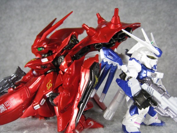 ガンダムコンバージ CORE Hi-νガンダム&ナイチンゲール メタリックカラー