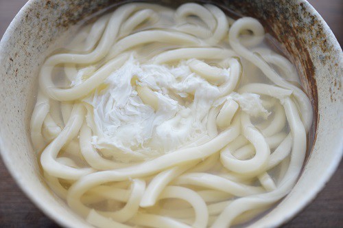とろろ昆布月見うどん」(※卵への強いこだわり)と、ささやかな