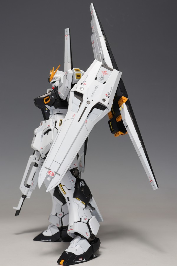 RG νガンダム （ダブル・フィン・ファンネル装備型） 塗装/完成