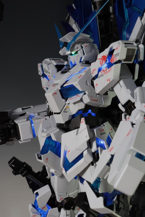 【ちゃぽ】フェネクス(ペルフェクティビリティ ディバイン) 全塗装完成品 PG ユニコーンガンダム ペルフェクティビリティ・ディバイン 完成編