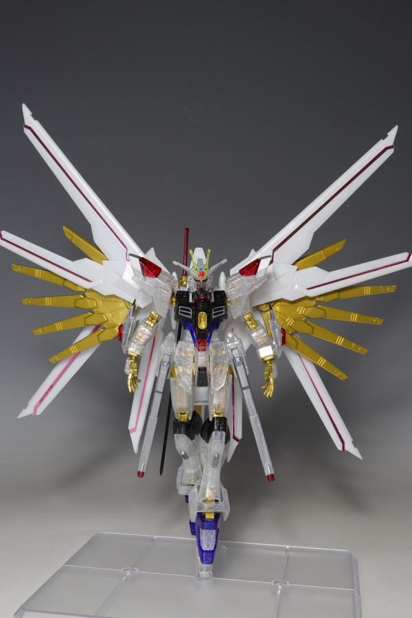 マイティーストライクフリーダムガンダム［らリミテッドクリア］ HG マイティーストライクフリーダムガンダム ［リミテッドクリア