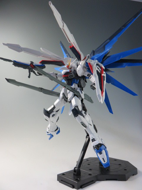 ＭＧ 1/100 フリーダムガンダム Ｖｅｒ．２．０ | 機動戦士ガンダムSEED フィギュア・プラモデル・プラキット | アニメグッズ  ・おもちゃならプレミアムバンダイ｜バンダイナムコグループの公式通販サイト