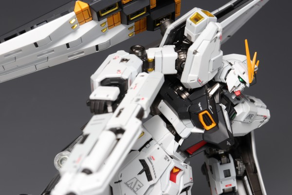 RG νガンダム ダブル・フィン・ファンネル装備型 塗装完成品 SIDE-F限定 RG νガンダム（ダブル・フィン・ファンネル装備型）」GUNDAM