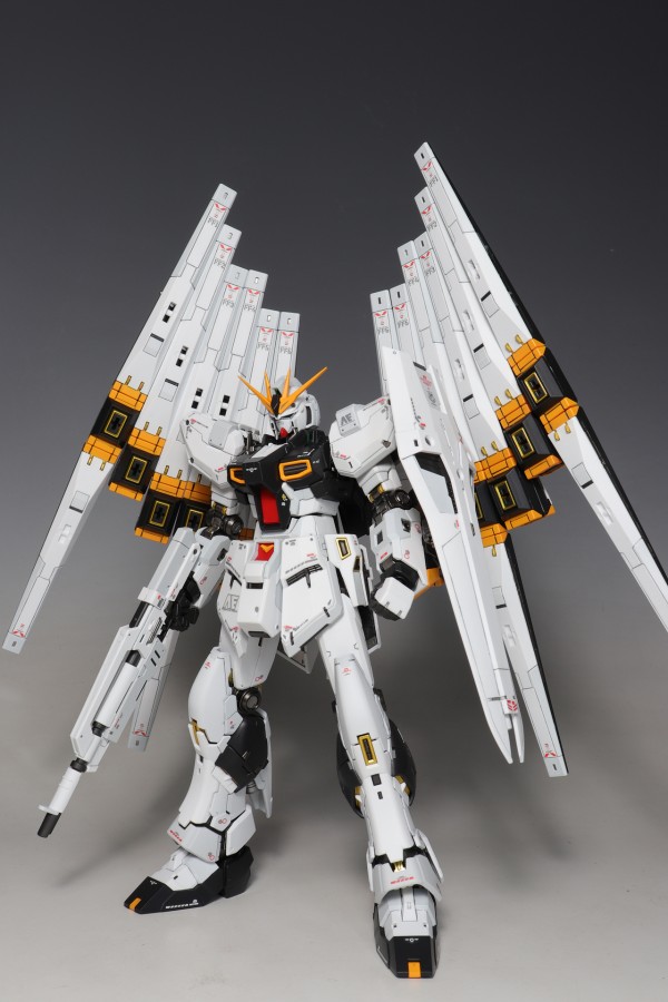 RG νガンダム （ダブル・フィン・ファンネル装備型） 塗装/完成