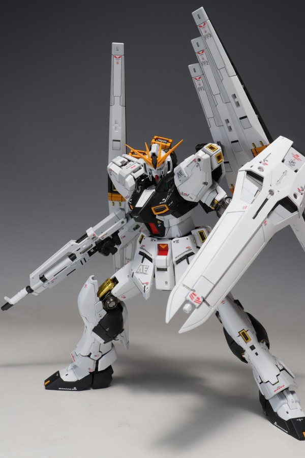 RG νガンダム （ダブル・フィン・ファンネル装備型） 塗装/完成