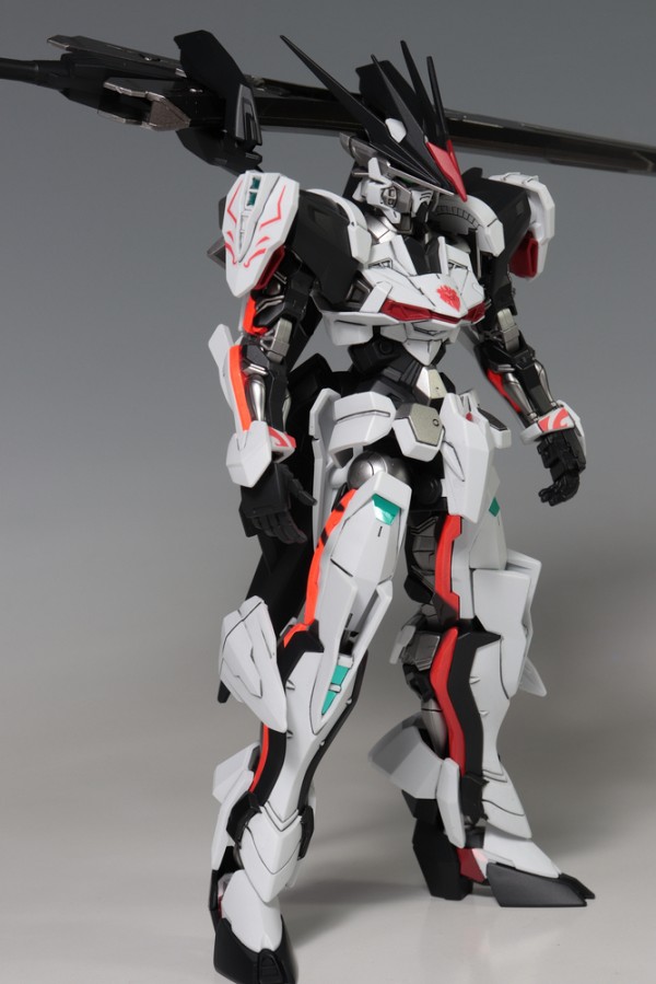 全塗装完成品　HG MHF−01Ω ロードアストレイΩ(オメガ) Amazon.com: Bandai spirits 1/144 HG MHF-01Ω Road Astray Ω
