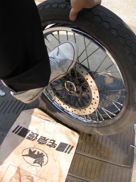自力で出来るのか!? フロントホイール＆タイヤ交換 その② : GOOD