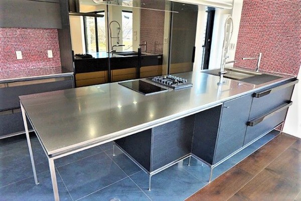 トーヨーキッチンを モダン シンプル 和風 洋風 様々なスタイルに合わせてご提案いたします 京都市滋賀でモダンなデザインの家づくり 注文住宅を建てるならデザインファースト一級建築士事務所にお任せ下さい