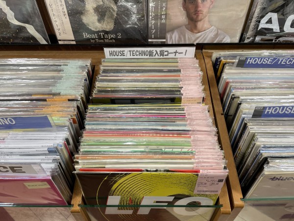 2000年前後 テクノ レコード100枚ちょっと 実家で思いがけず見つかった90年代テクノレコードとの再会｜Timescape