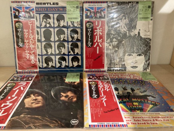 10/28(火) 【中古新入荷情報！】 Beatlesの国旗帯付 中古レコードが