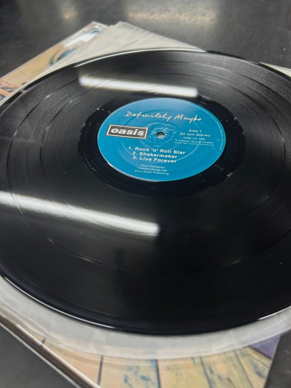 oasis レコード ukオリジナル盤 中古/ロック】オアシスの名盤「ディフィニトリー・メイビー」の
