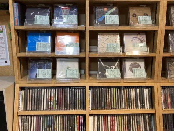 LATIN】-中古CD- 未開封多数。近年作中心にアルゼンチンの中古CD