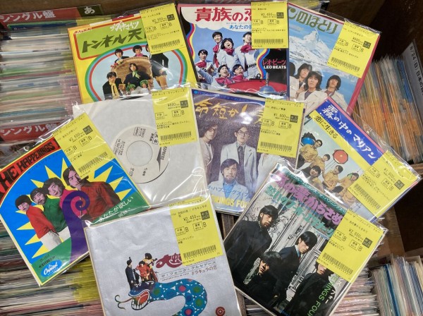 11月24日(月・祝)～新着中古品入荷情報～7インチシングル☆300枚☆入荷