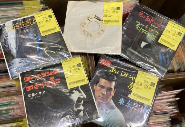 11月24日(月・祝)～新着中古品入荷情報～7インチシングル☆300枚☆入荷