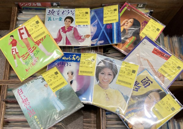 11月24日(月・祝)～新着中古品入荷情報～7インチシングル☆300枚☆入荷