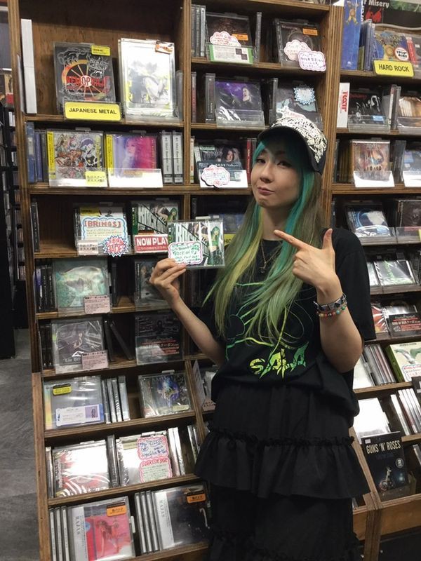 話題沸騰のヘヴィ・ロック・バンド、HADESのヴォーカルとしても活躍