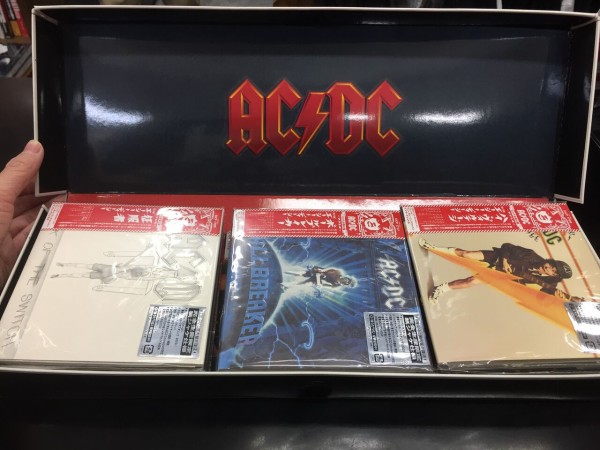 赤い悪魔がダックウォークでやってくる!!AC/DC、紙ジャケット