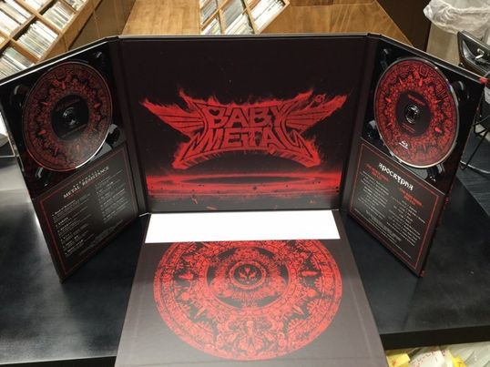 新曲「メタり!!」配信に備えよう!!BABYMETALのファンクラブ限定CDBOXが中古で入荷しました!!美品、稀少品です!! :  ディスクユニオン新宿ヘヴィメタル館