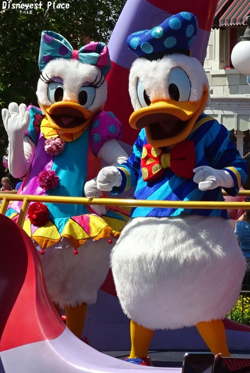 ドナルドとデイジーの昔の写真 Disneyest Place