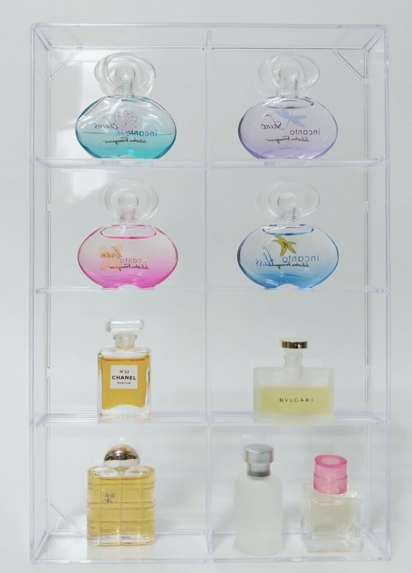 日記 暇なのでミニ香水で新たなインテリアを作ってみた。香水 ボトル