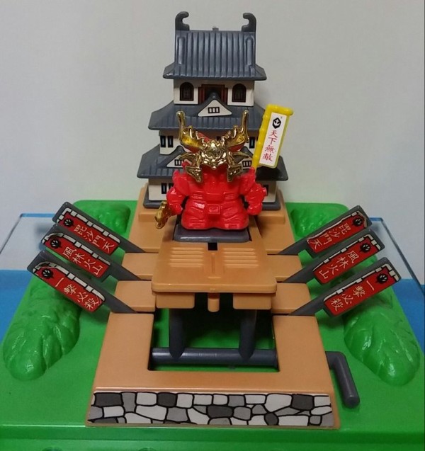 ガン消し、基地セット 懐かしい食玩の箱付きを入手！ SDガンダム大集合 メッキ ガン消し 基地