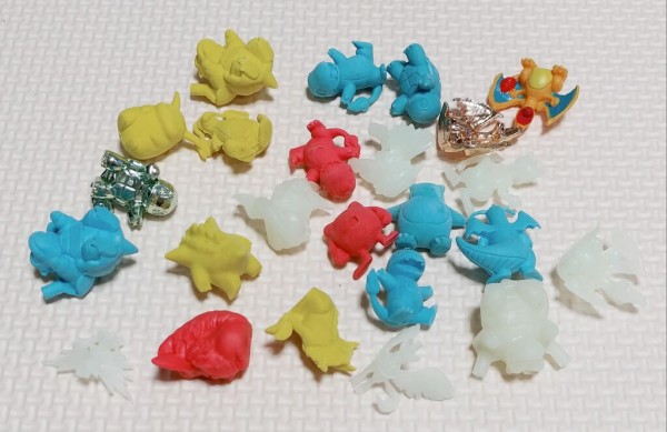 トミー ポケットモンスター ポケモンのかんづめ 緑 赤 消しゴム 蓄光