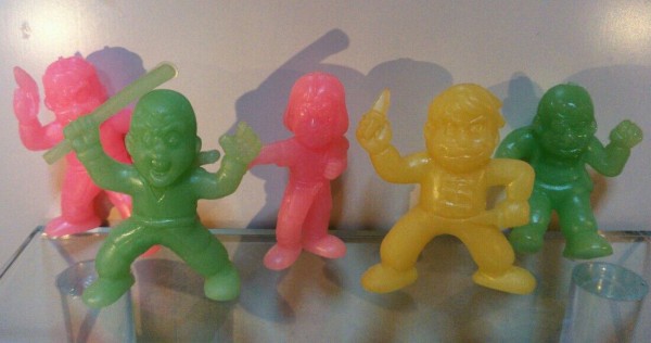 ロッテ ファミコンチョコ 蓄光 消しゴム スーパーマリオ 暗闇で光る