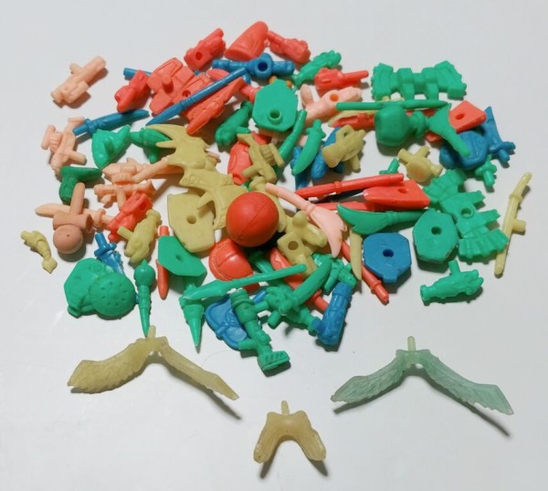 ファミコンチョコ消しゴム　メトロイド　ゼブ　未切り　キャラクター　キン消し 7年かかって遂に最後のパーツを入手！ ファミコンチョコ