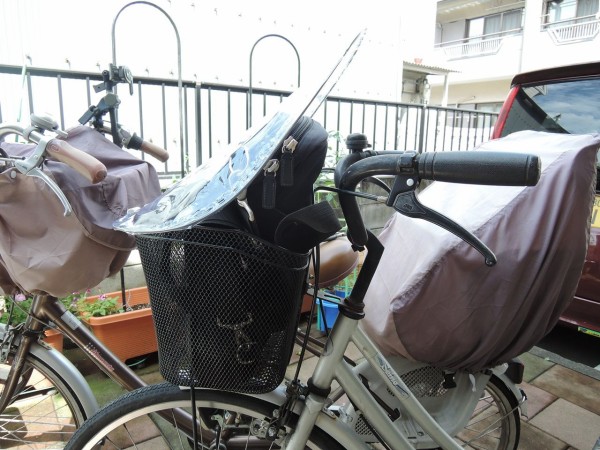 100均グッズで快適に 雨が降っても大丈夫 自転車カゴカバー 自作 ダッド パパ のdiy Usedブログ