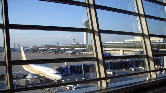 中部国際空港で Ana 全日空 Jal 日本航空 供用ﾗｳﾝｼﾞ初体験 オツマミも 呑弾庵 どんびきあん