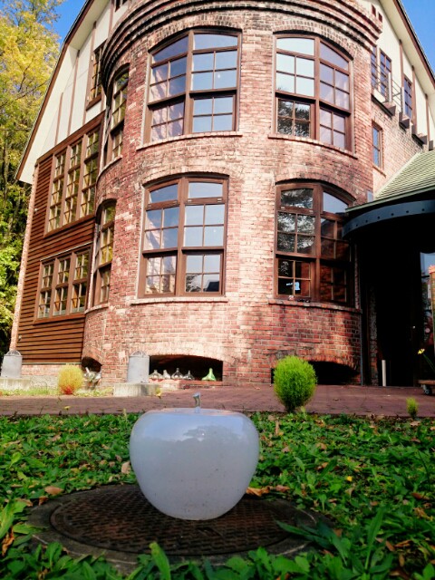 今が紅葉見頃の江別ガラス工芸館を探訪 : 北の国カラー❄️北海道え 