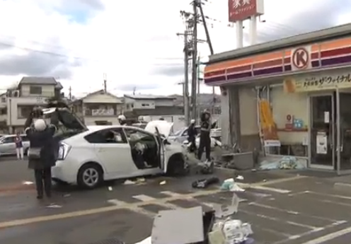 兵庫 コンビニに車が突っ込む 客ら４人ケガ 川西市 ドラレコ速報 事故ニュースまとめ