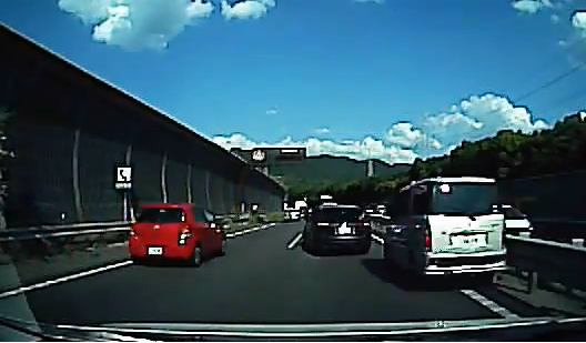 ドラレコ 神回避 お盆高速道路 渋滞最後尾に突っ込む車 ドラレコ速報 事故ニュースまとめ