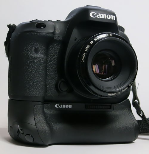 キャンペーンプレゼントの EOS 7D Mark II 用バッテリーグリップが到着