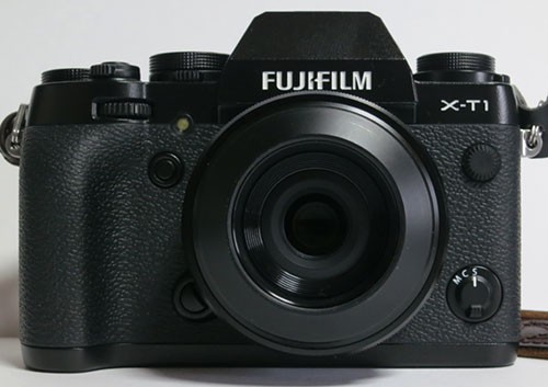 富士フイルムXF27 F2.8、社外レンズフード・プロテクター付パンケーキ！ 富士フイルムのパンケーキレンズ XF27mm F2.8 にドーム型レンズフード