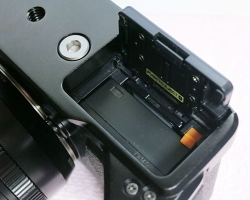 本日発売の富士フイルム X-E1/X-E2 向け新型ハンドグリップ「MHG