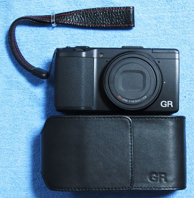 色々試して悩みつつ、結局買ってしまった GR 純正革ケース GC-5